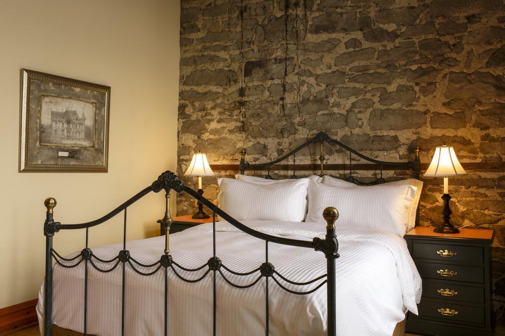 Chambre Lit Queen-Size Signature - Côté Fleuve Saint-Laurent