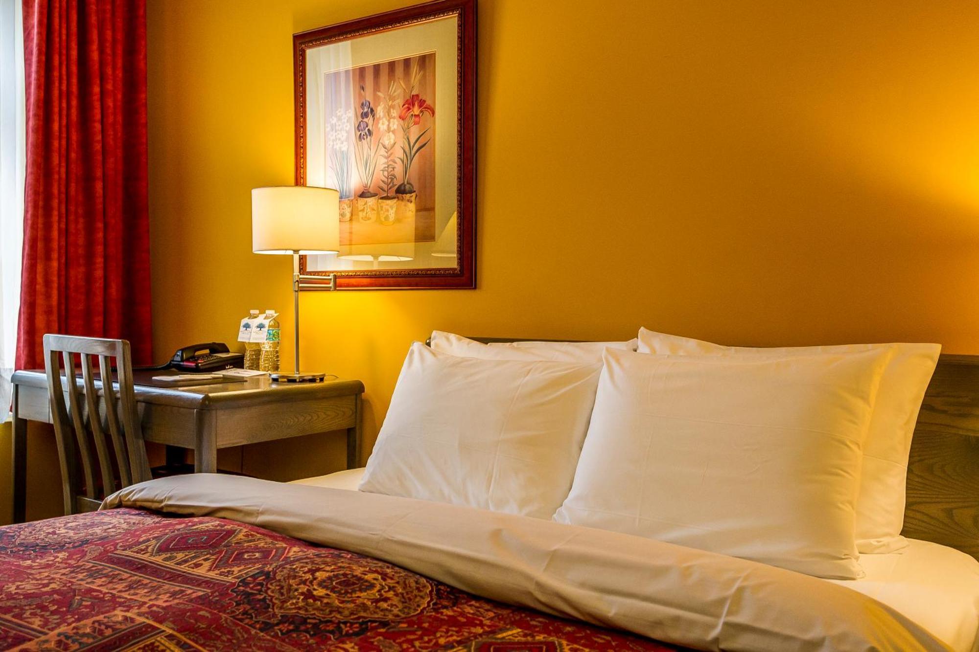 Standard Queen Room