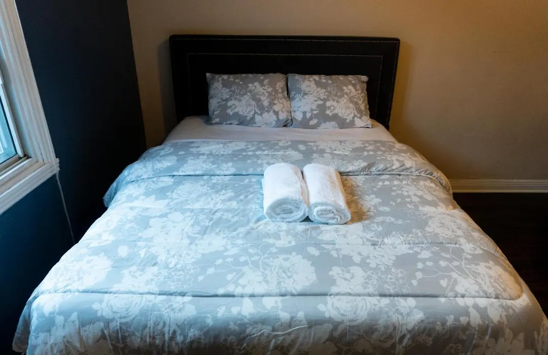 Montreal Home - Affordable Rooms With Smart Tv, Shared Kitchen-1