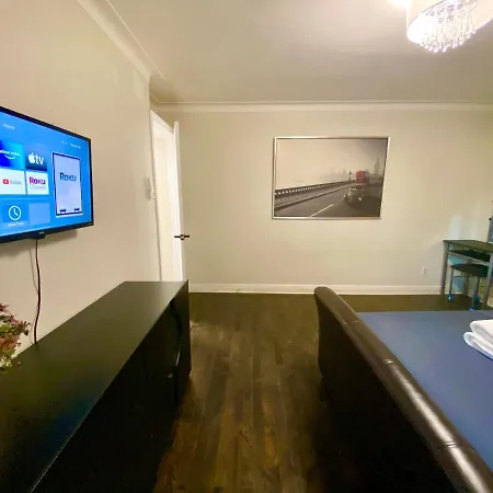Montreal Home - Affordable Rooms With Smart Tv, Shared Kitchen-3
